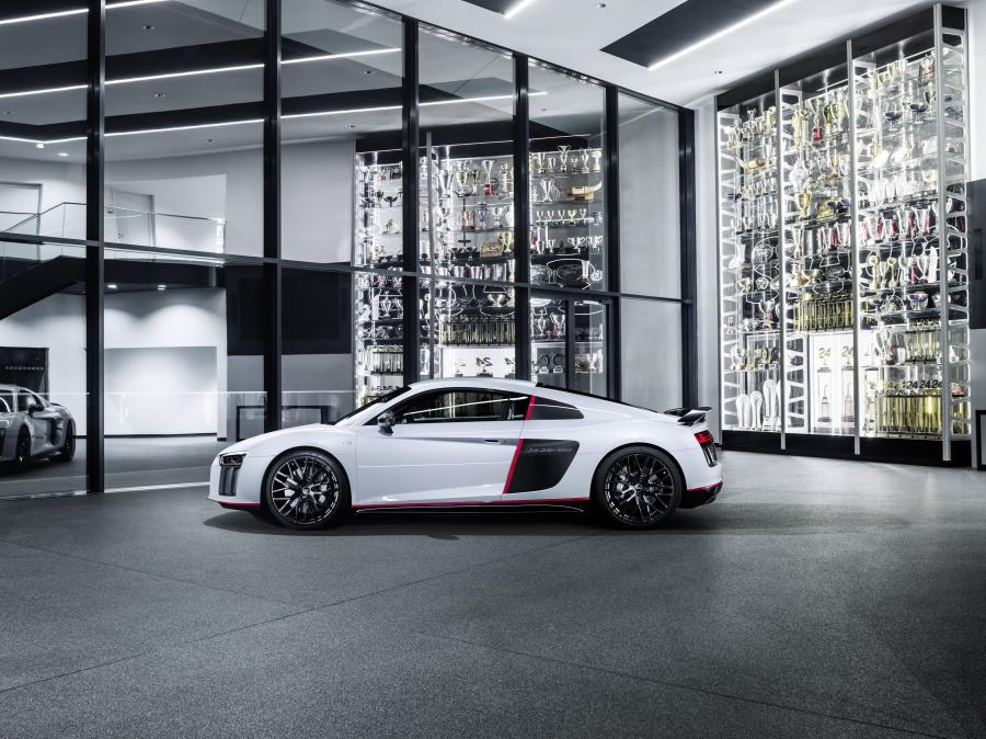  Audi R8 V10 Plus Selection 24h 2016 года  (фото 2 из 5)